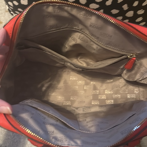 Bright colored Michael Kors bag with gold accents & detachable strap! - Picture 2 of 9